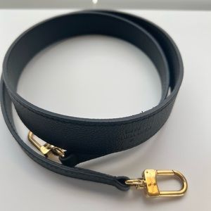 Louis Vuitton Black crossbody Strap black 42”